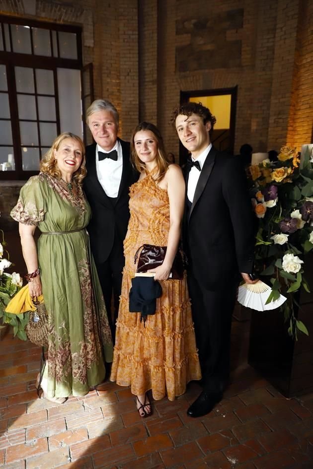 Saha W. Fink, Cal Fink, Sarah Fink y Cal Fink Jr.