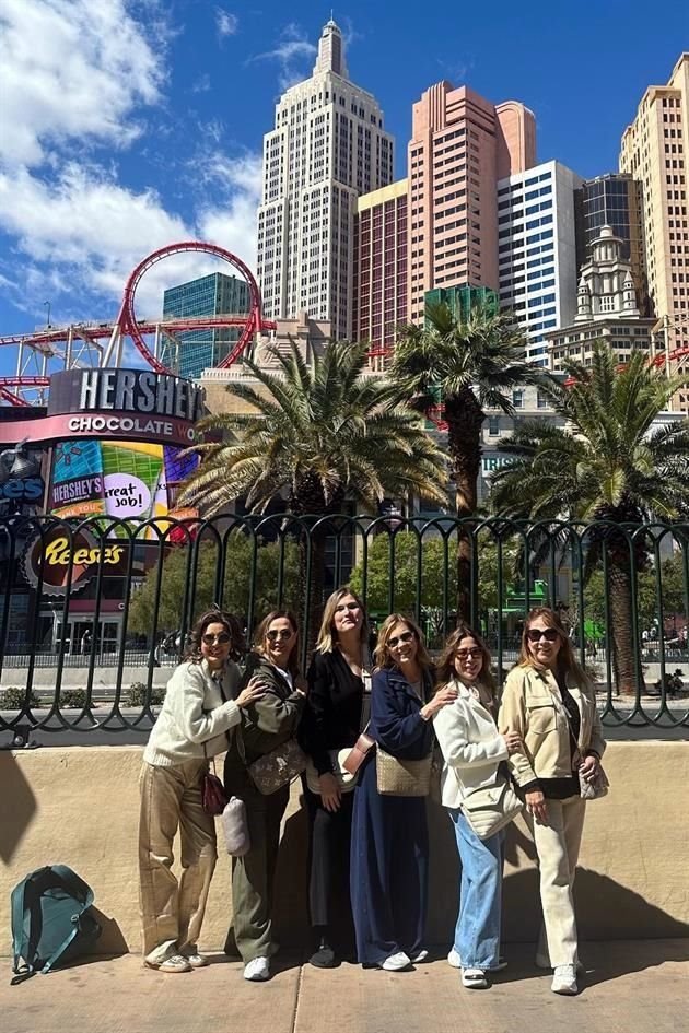 LAS VEGAS Myriam Chavez, Karina Luján, Miriam Elizondo, Marilú Maldonado, Elisa Arreola y Delia González