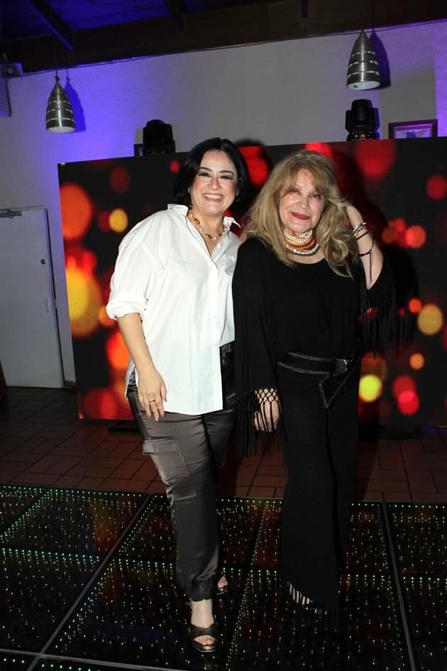 Laura Olanes y Vicky Tovar