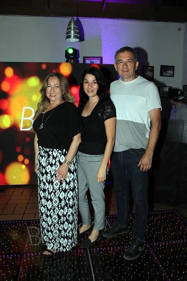 Cecilia González, Mayela Morales y Antonio González