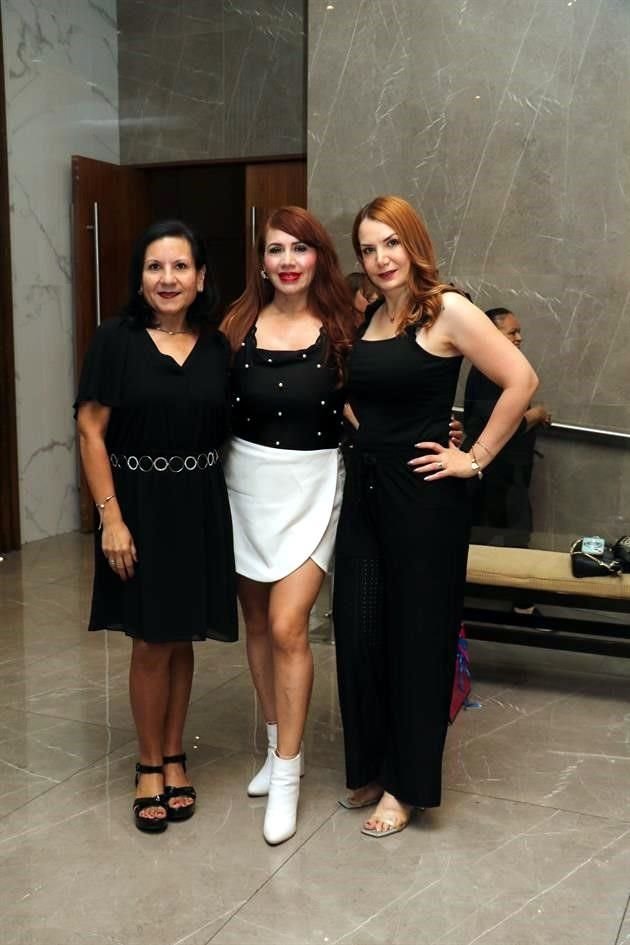 Maritza  Perales, Rosy Flores y Karla Villanueva