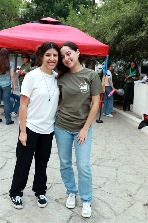 Linda Mungarro y Valeria García