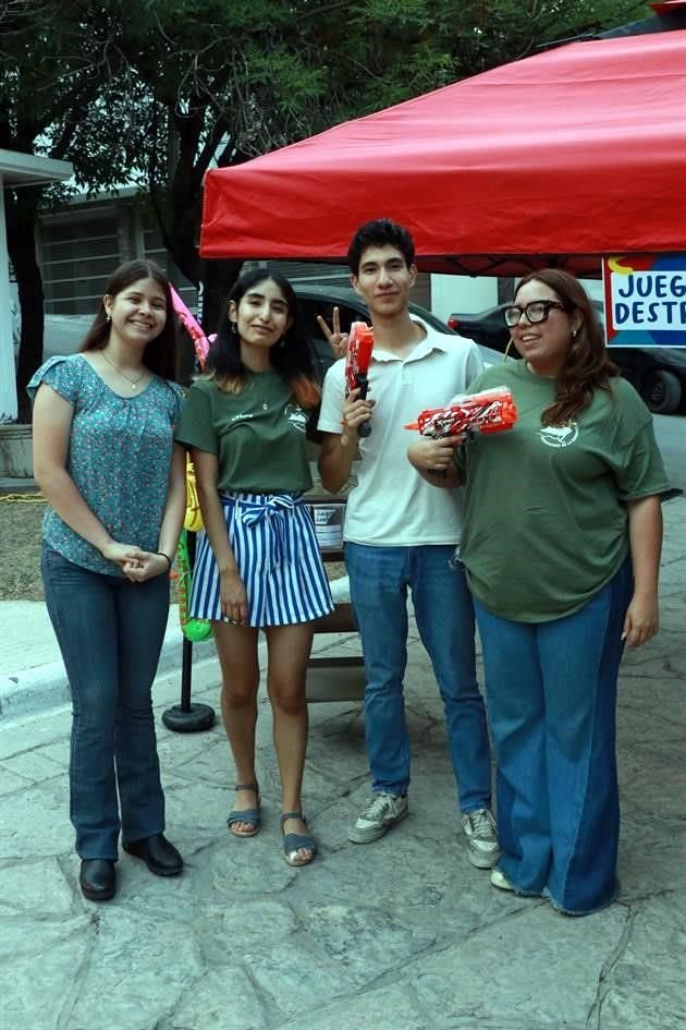 Mariana Parra, Ana Badillo, Daniel Badillo y Melany García