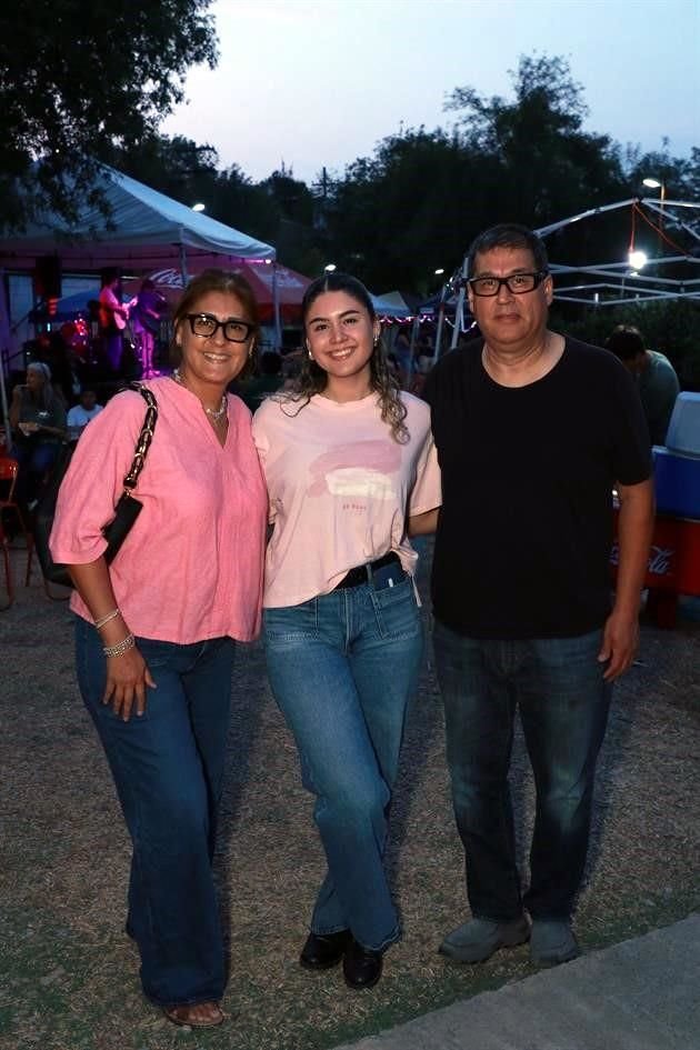 Claudia Ruiz, Andrea Garza y Rolando Ruiz