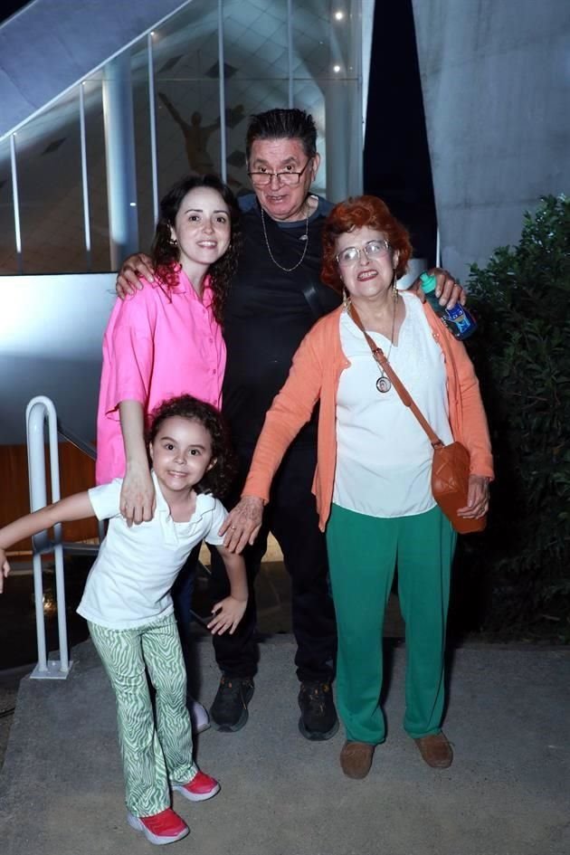 Urika León, Jesús León, Miryam Vieira y Valentina León