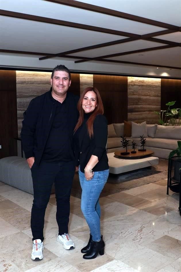 Ernesto González y Denisse Huerta