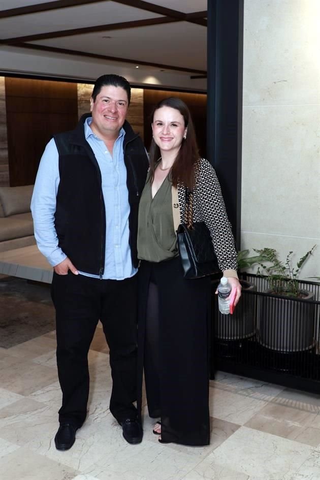 Roberto Gómezleyva y Angie Rodríguez