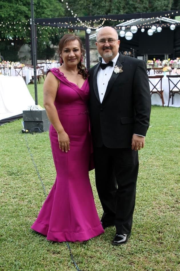PAPÁS DEL NOVIO: Arcelia Villarreal Jiménez y Amin Mussi Garza