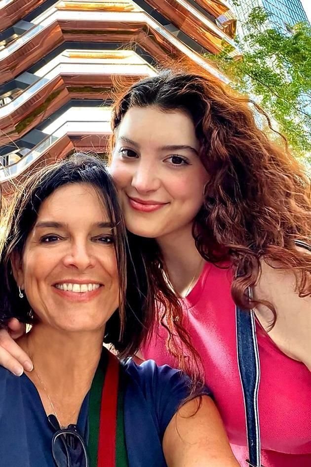HIJA: María Meouchi Gámez. MAMÁ: Zandra Gámez de Meouchi
