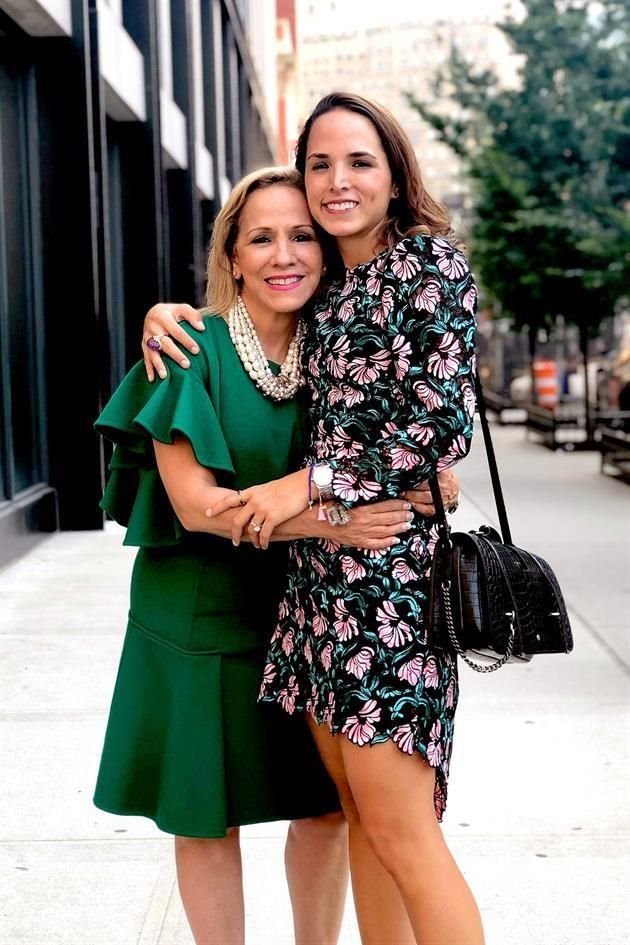 HIJA: Gina Maiz de González. MAMÁ: Gina Manautou de Maiz