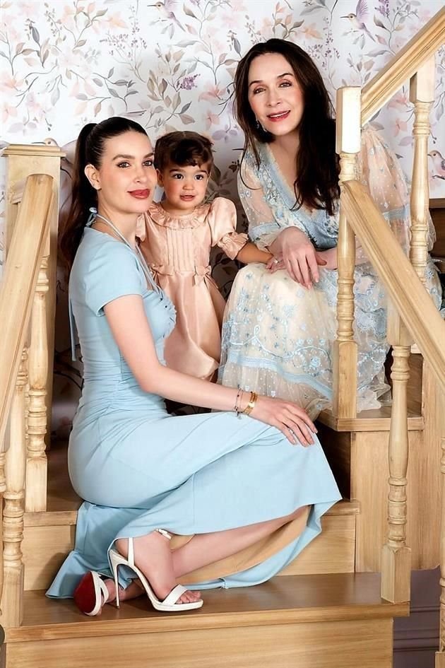 EN REDES... '¡Solamente cuando eres mamá entiendes cuánto te ama tu mamá! ¡Por siempre juntas! ¡Feliz próximo Día de las Madres!'. Isa Jaime de Perusquia, Ana Isabel Perusquia y Ninfa López de Jaime