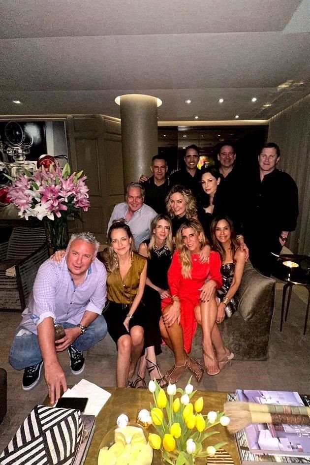 Gabriel Escamilla, Luis Ortiz, Mauricio Jaime y Alex Schwarz, Gilberto Rodríguez, Mariela Cantú, Bárbara O'Ward, José Rivero, Mariana de la Garza, Bárbara Lobeira, la festejada y Rossana Zaragoza