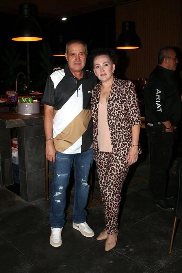 Alma Velia de Garza y Javier Garza