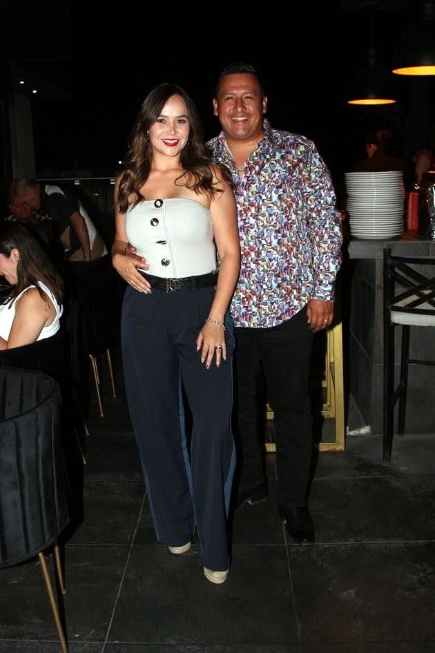 Michel Hernández de Treviño y Omar Treviño, hija del festejado