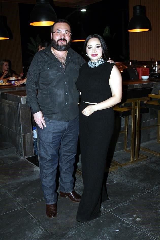 Jorge Morales  y Jessica Eufracio de Morales