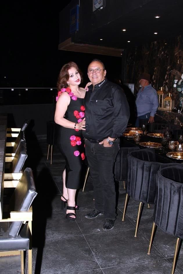 Ana Bertha Silva de Hernández  y Arturo Hernández Olivas