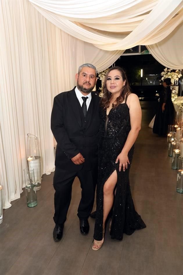 Eli Benavides y Claudia Caballero