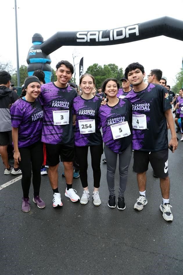 Evelyn Ramos, Diego Porras, Andrea Valdez, Sofía Anzaldua y Moisés Esquivel