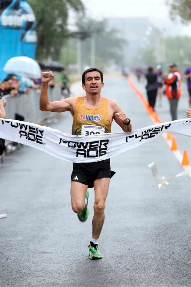 1er lugar varonil 5K Juan Carlos Guerrero