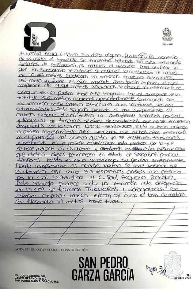 Este es el escrito donde los inspectores de Municipio afirman haber suspendido el área de las jardineras, pero en el sitio no hay sellos ni cintas de suspensión.