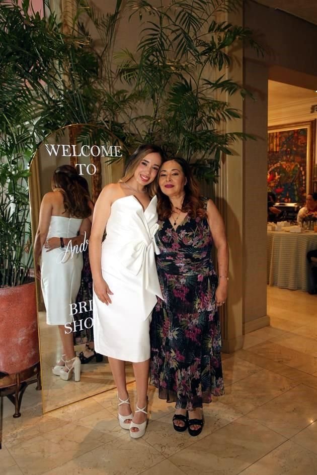 La novia con su mamá, Judith Zuloaga Fernández