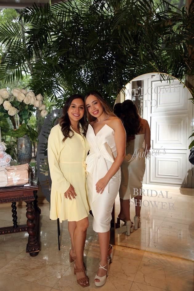 Abril Zúñiga con la novia