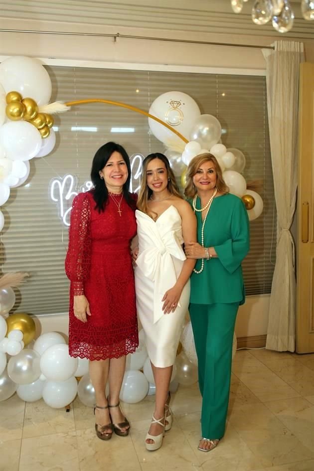 Diana Villarreal de Fernández, Andrea Villarreal Zuloaga y Maru Fernández de Yturria
