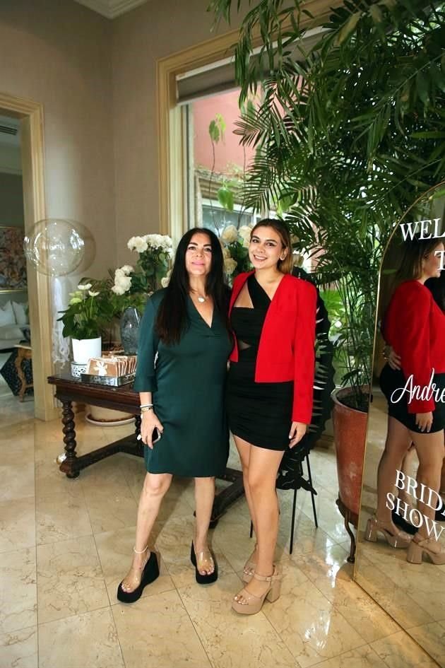 Corina de Alanís y Corina Alanís