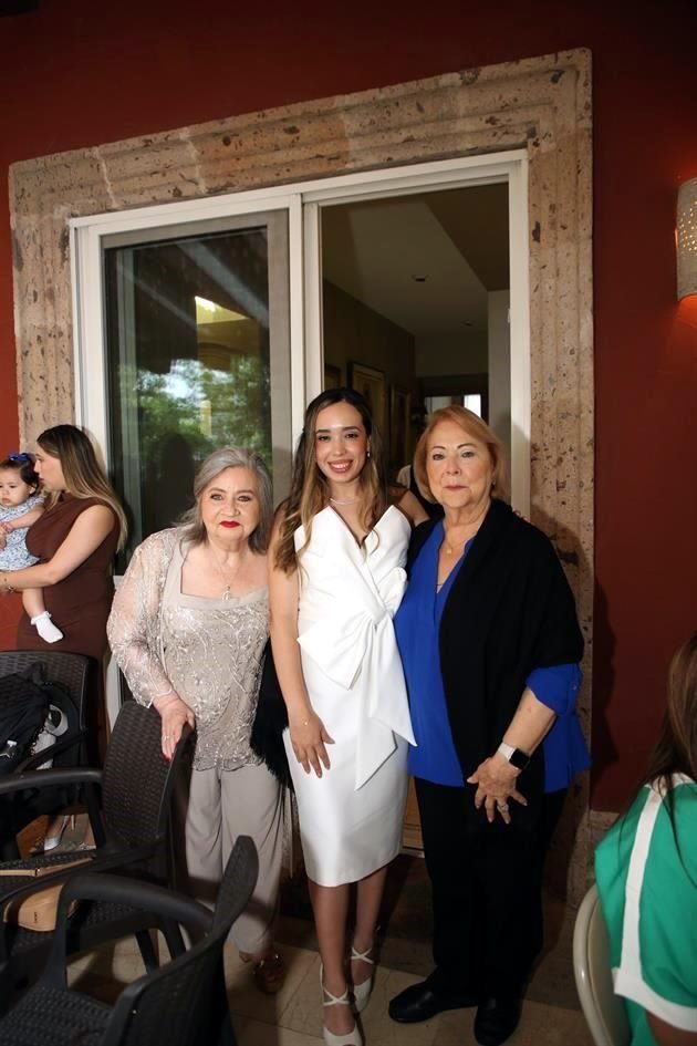 Judith Fernández Torres, Andrea Villarreal Zuloaga y María Elena Camargo de Garza