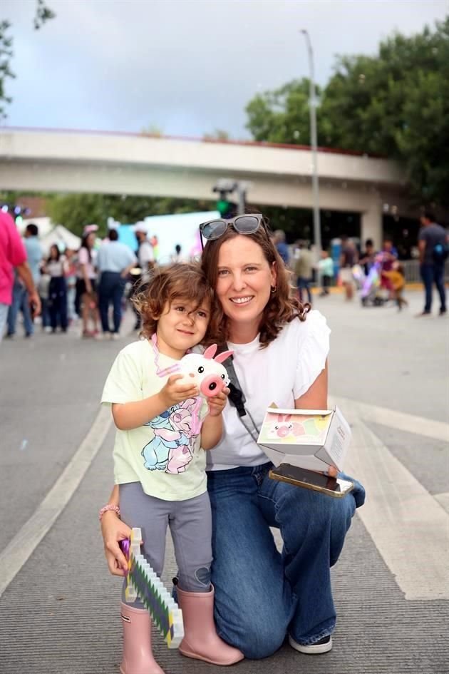 Ximena Baz y Amaya López