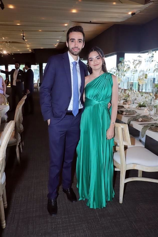 Adrián Hinojosa y Mariana Aragón