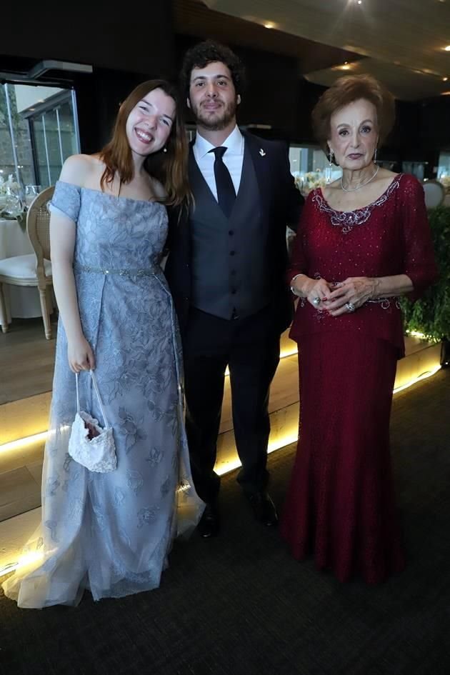 Sofía Elizondo, Adrián Williams y Leticia Tancredi de Williams