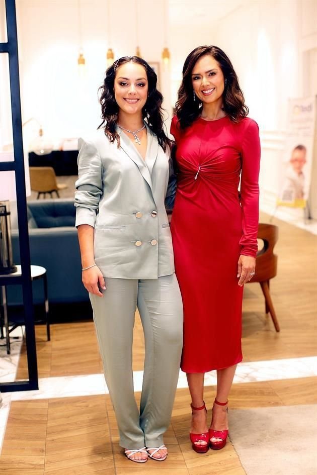 Mirelle González y Marly de la Garza de González