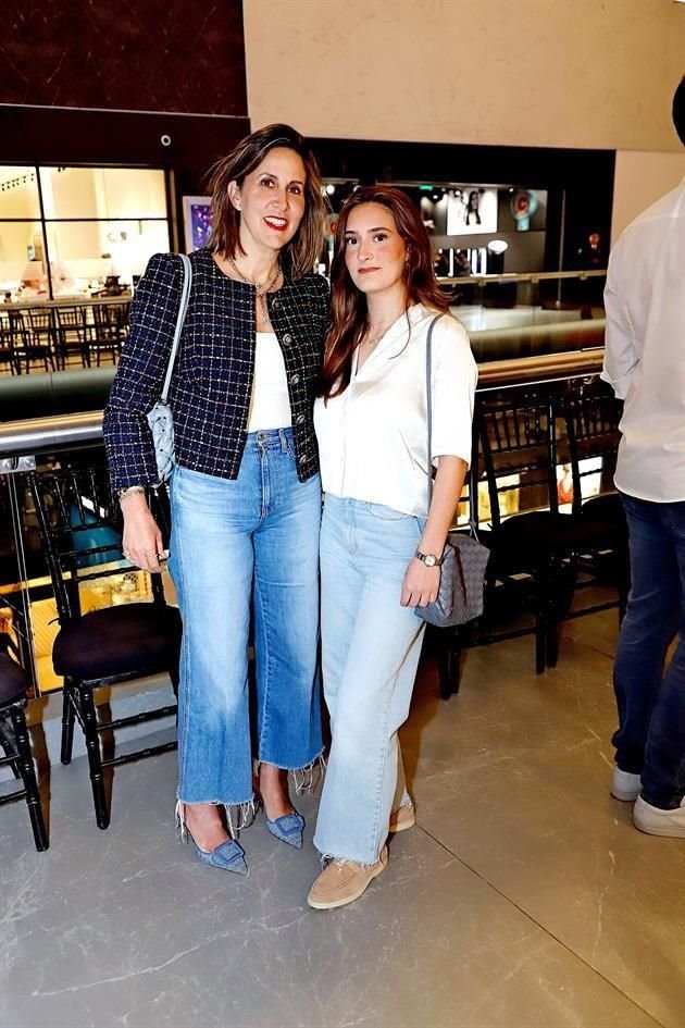 Maca Ramírez de Páez y Regina Páez