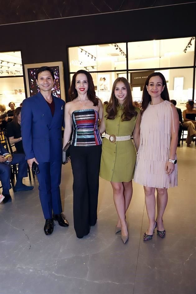 Yosvani Ramos, Gaby Elizondo de García, Jimena García y Valeria Guerra de Navarro