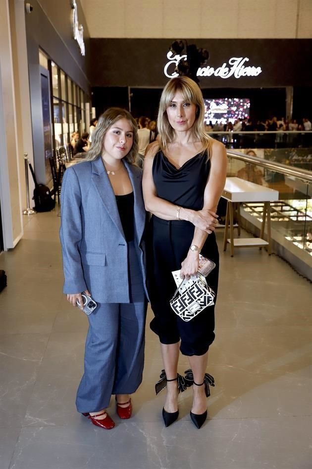 Isabella Freeman y Sylvia de Freeman