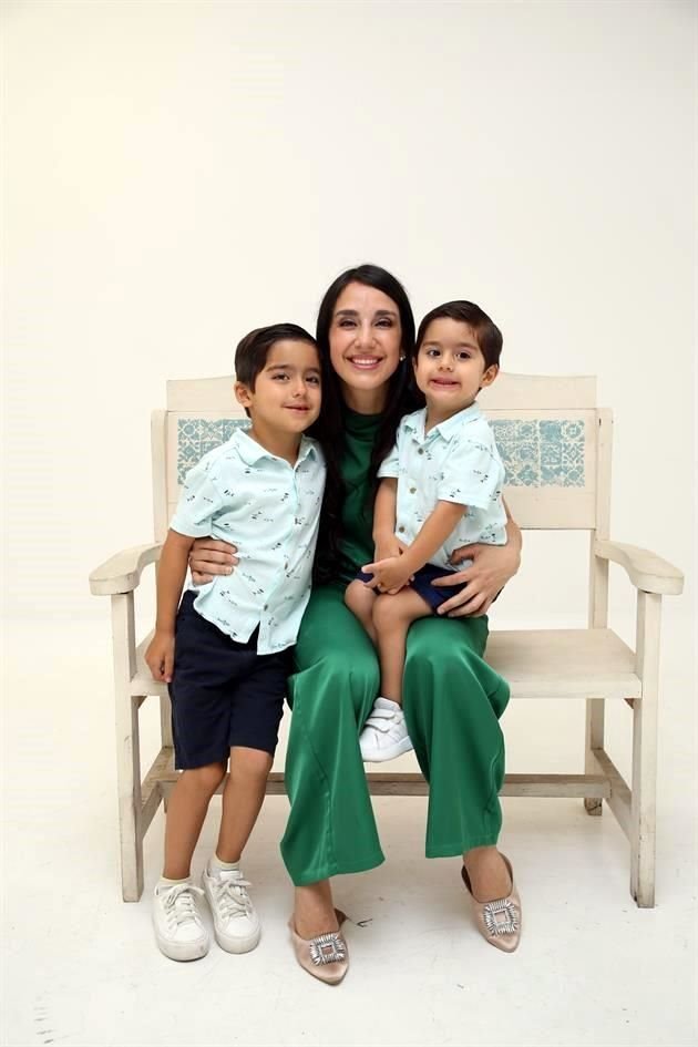 Luis Eduardo Crocker Domínguez, Dania Domínguez y Diego Crocker Domínguez