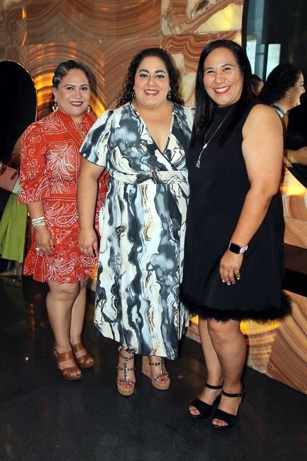 Nancy de Lucio, Karla Vélez y Brenda Peña