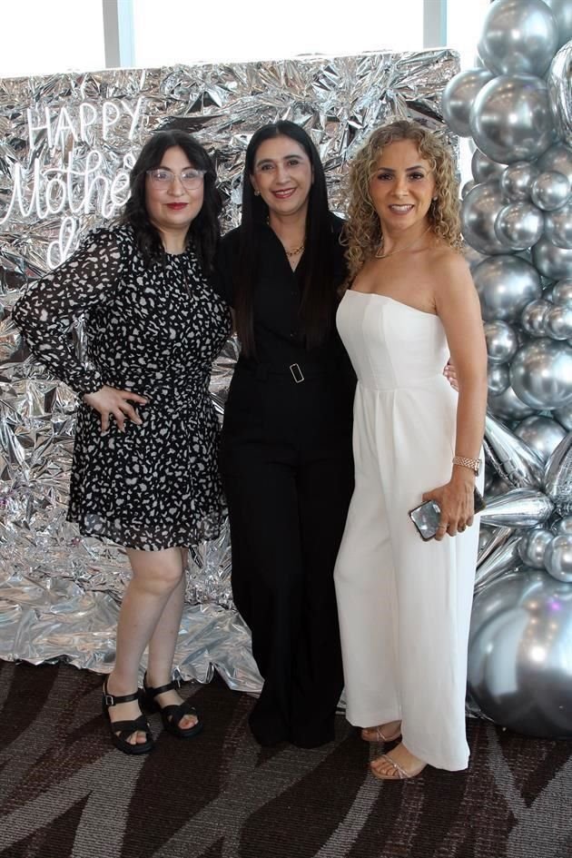Sujey Ortiz, Marcela Pérez y Susana Martínez