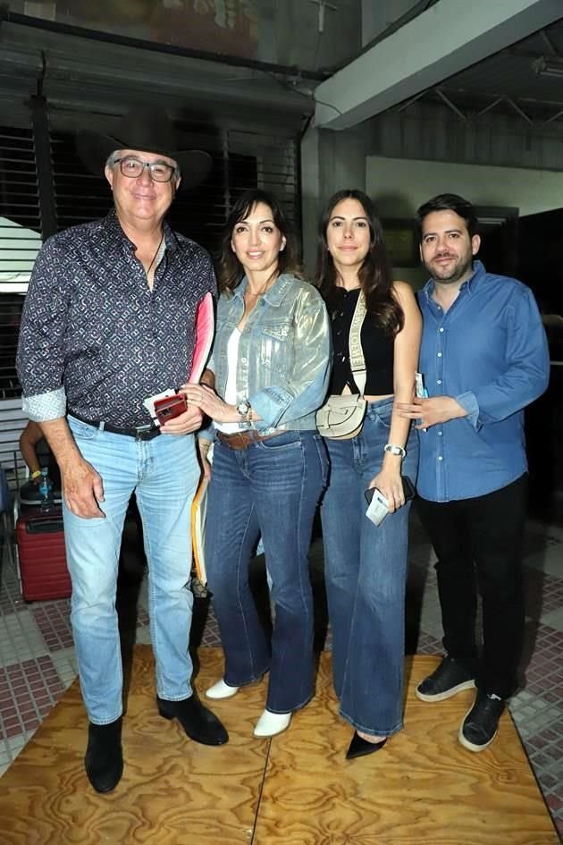 Abelardo Perches, Blanca Hinojosa, Alejandra Perches y Jorge Alarcón