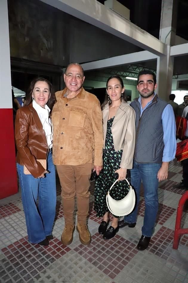 Lourdes Suárez de Herrera, Enrique Herrera, Fernanda Herrera y Christian Asis