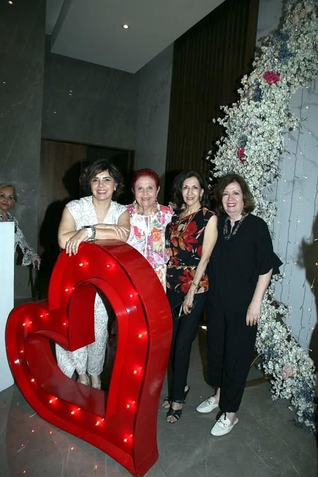 Lupina Peña, Julia de Quiñones, Isela de Jiménez y Paty Canales