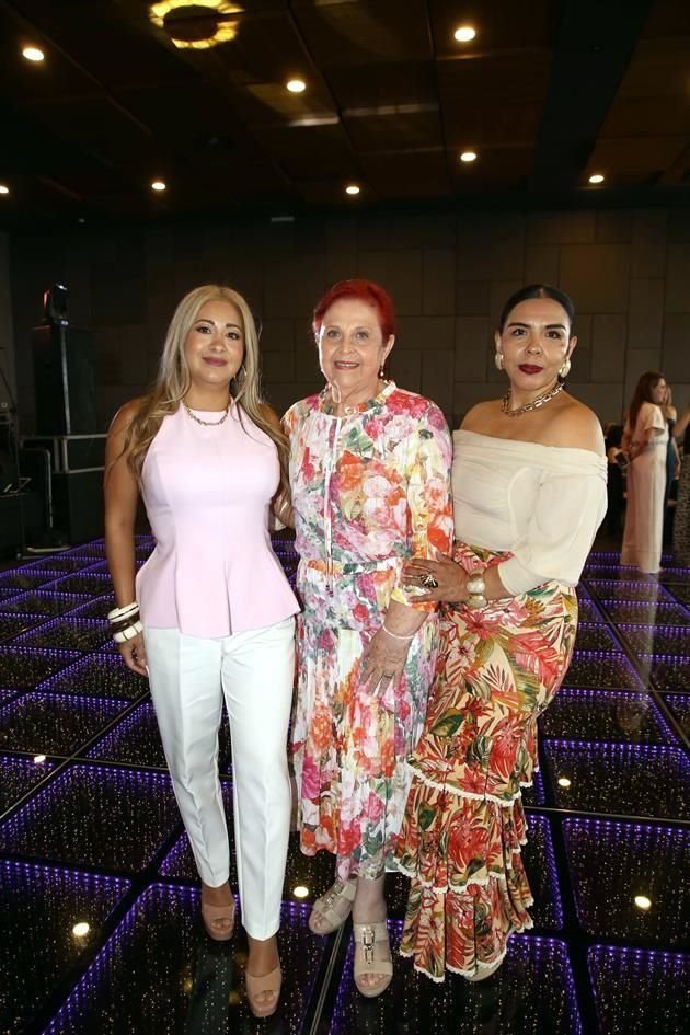 Nancy Castilla, Julia de Quiñonez y Martha Herrera