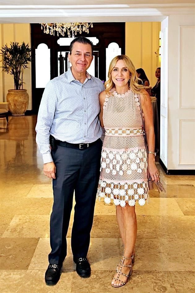 Gonzalo Lozano y Dora Pérez de Lozano, actuales presidentes del Casino