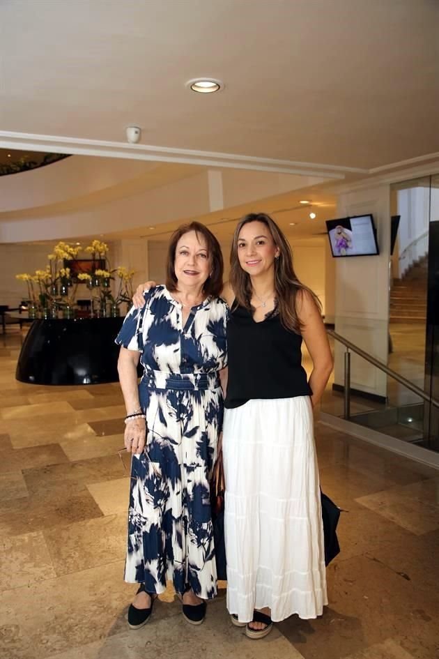 Bertha Macías y Mónica Macías