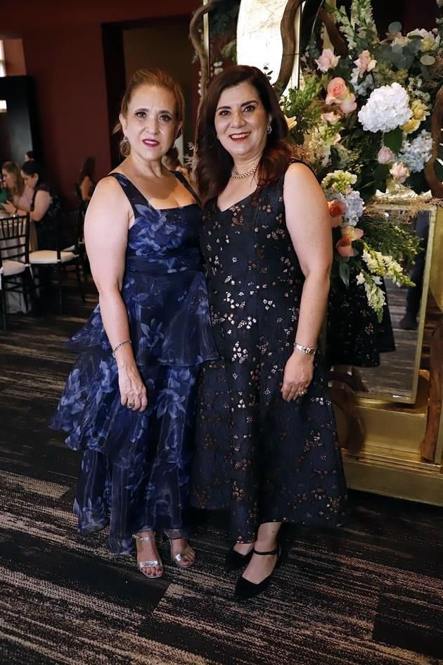 Claudia Ramírez de De Isla y Patricia Saca de Gil