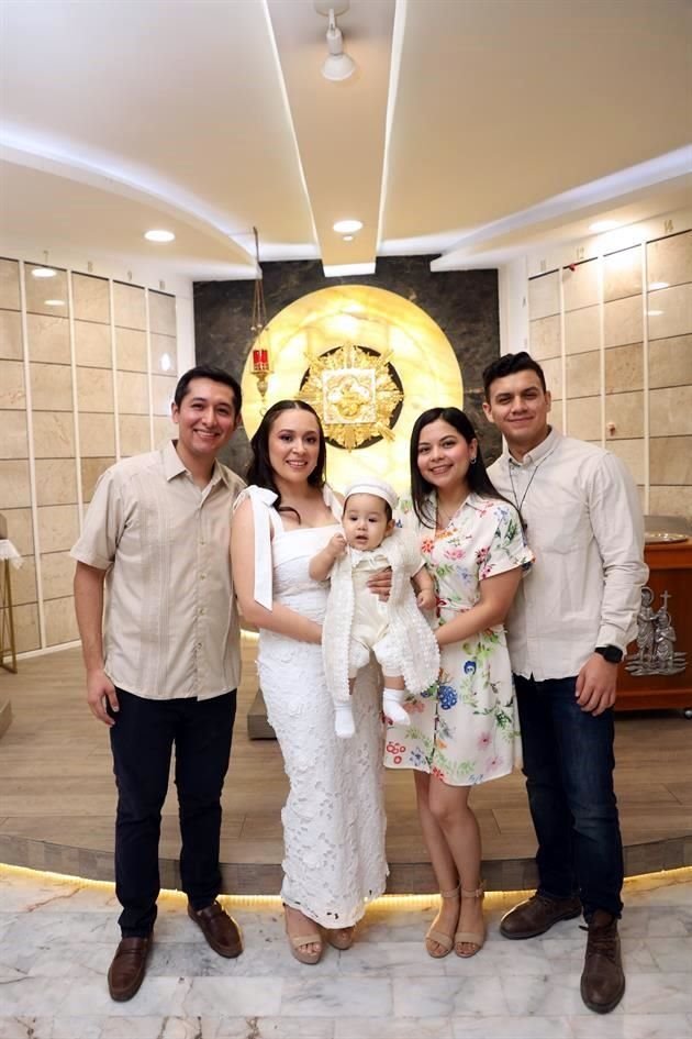 Roberto Leal, Ana Sofía Santiago de Leal, Raúl Leal Santiago, Liliana Vásquez Rodríguez y Mauricio Escobedo Rocha