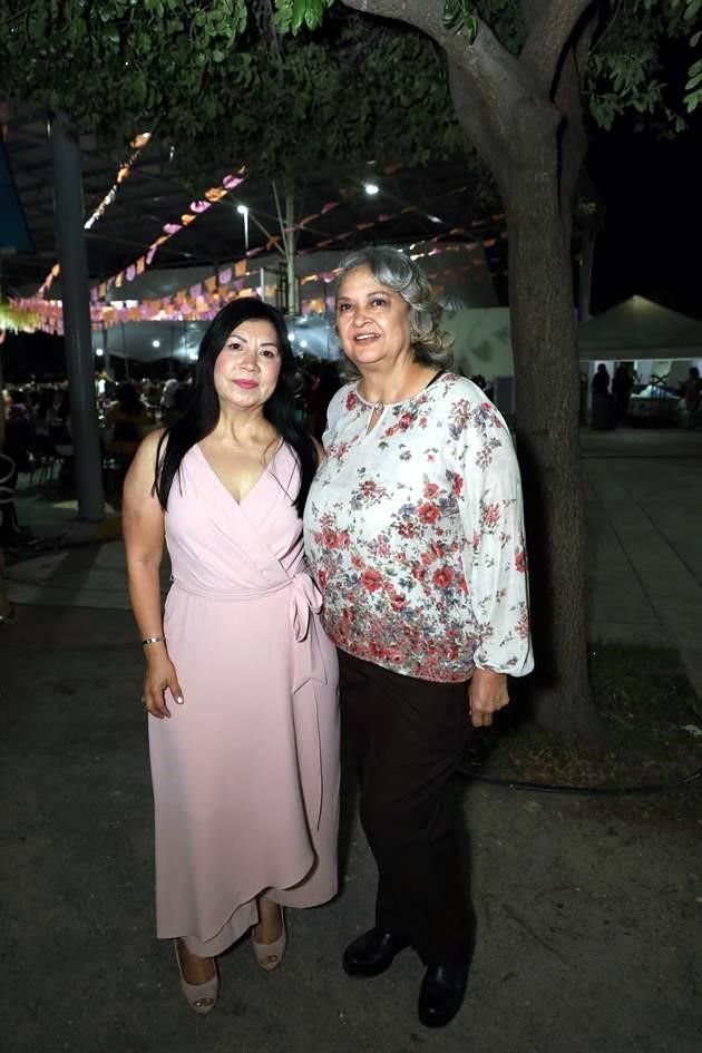 María de Jesús Gómez y Elva Gómez