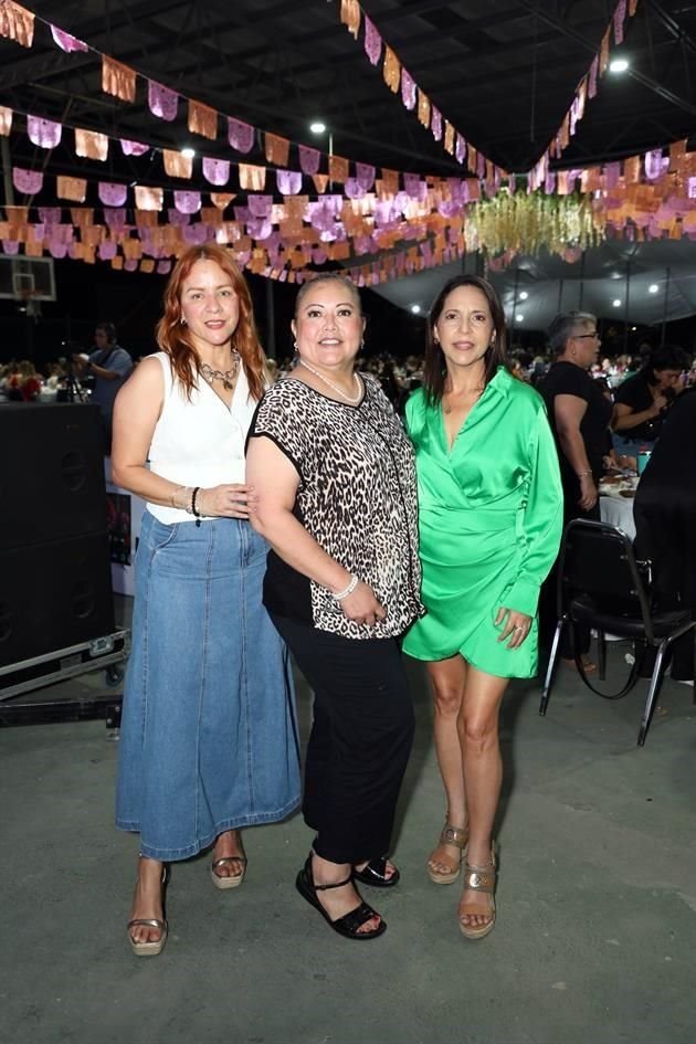 Adriana Correa, Angie Medrano y Mayra de López