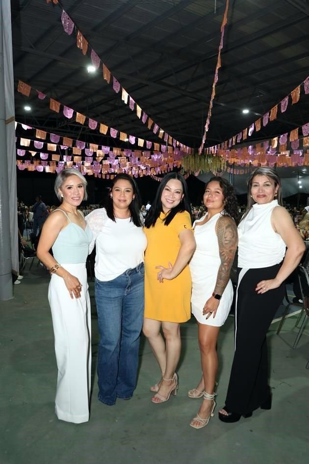 Karla Barrera, Adalia Ramírez, Tania Cañamar, Jeiny Garza y Blanca Martínez